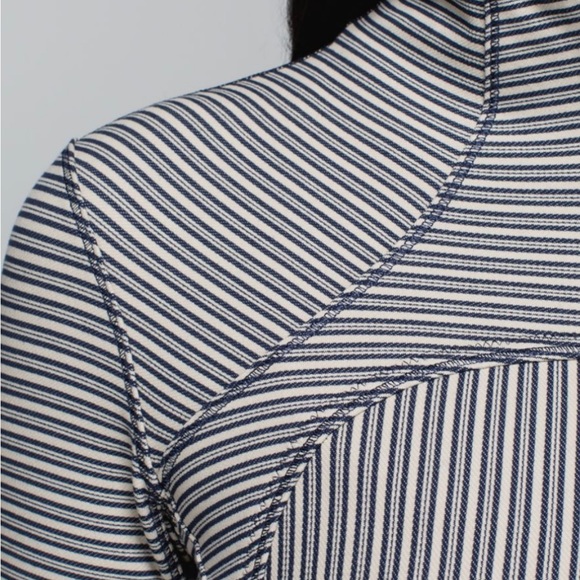 Lululemon Forme Jacket II *Textured - Picture 4 of 10